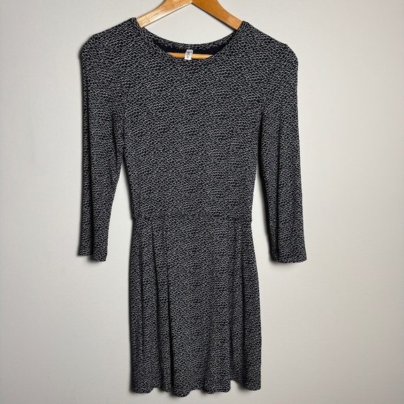 RVCA Fit & Flare Long Sleeve Mini Dress Gray/Black X-Small Stretchy Lightweight - Picture 1 of 14